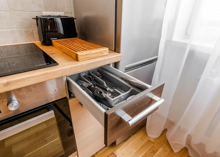 Apartment Tallinna Mnt 2, 3 *